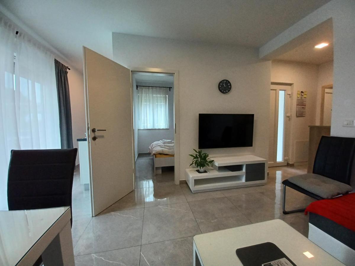 Apartments Leon 2 Новиград Экстерьер фото